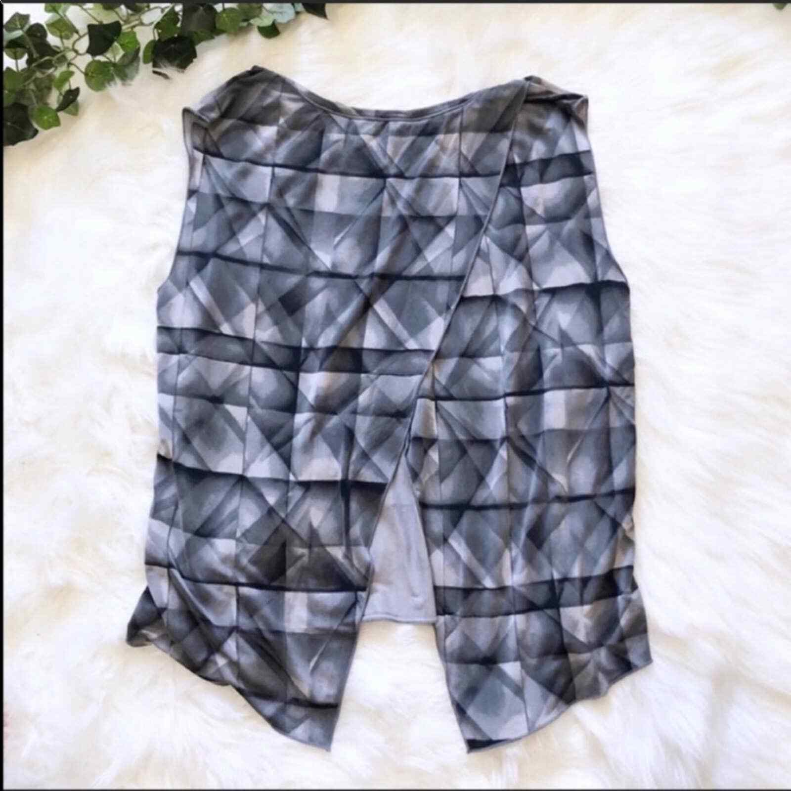 Athleta Gray Geometric Split Back Workout Top - image 3