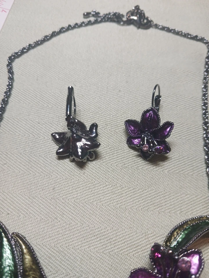 Set Earrings Necklace. Purple Lilies Leverback Earwires. Adjustable Neck Chain - Image 4 of 4