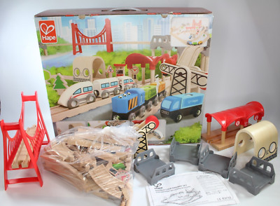 Hape Double Loop Eisenbahn Set Holzeisenbahn und Schienen komplett
