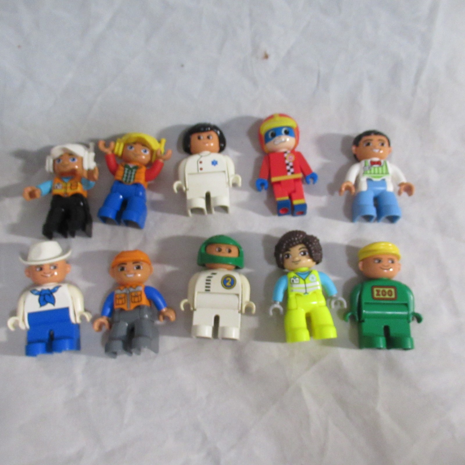 LEGO DUPLO   Minifigures lot of 10 cowboy astronaut racecar 