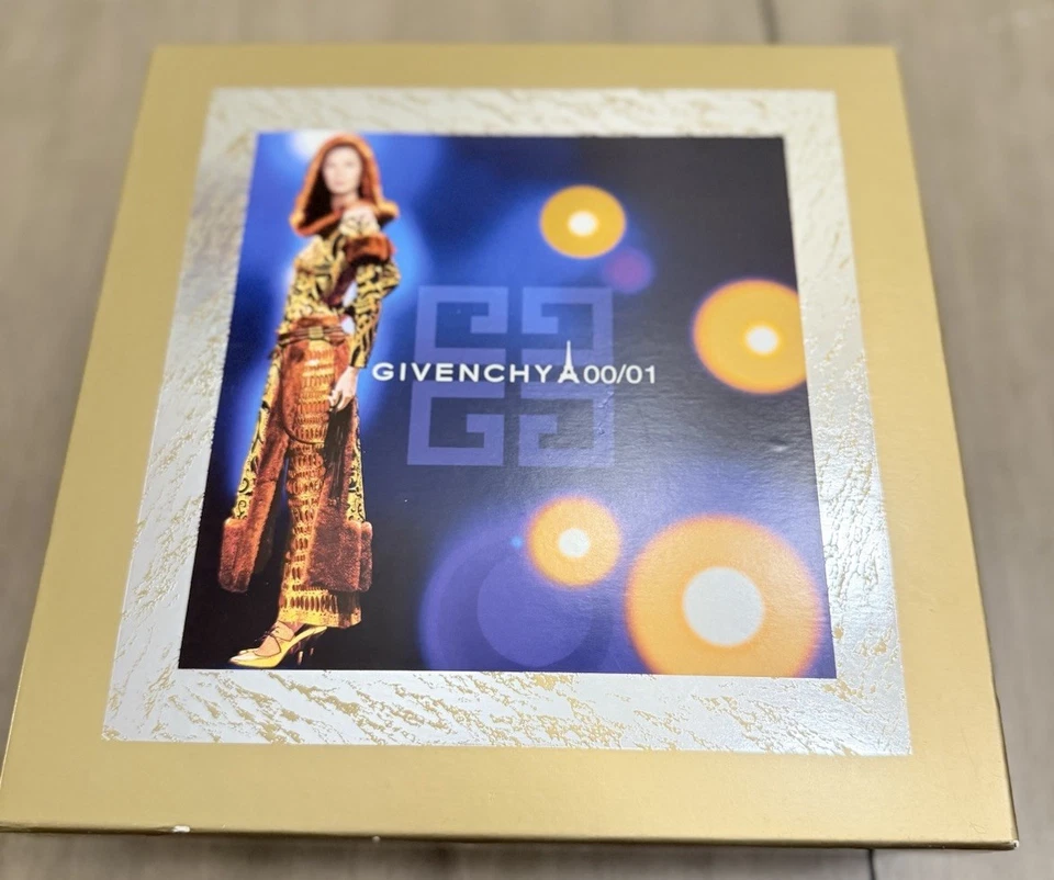 Organza By Givenchy Set de Regalo 4 Piezas Perfume Gel Loción Cuerpo Velo Eau De Perfum Caja Foto 2 de 4