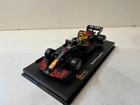 Red Bull Racing RB16B, #11 Sergio Perez F1 2021 1:43 Modell Bburago Hardcase