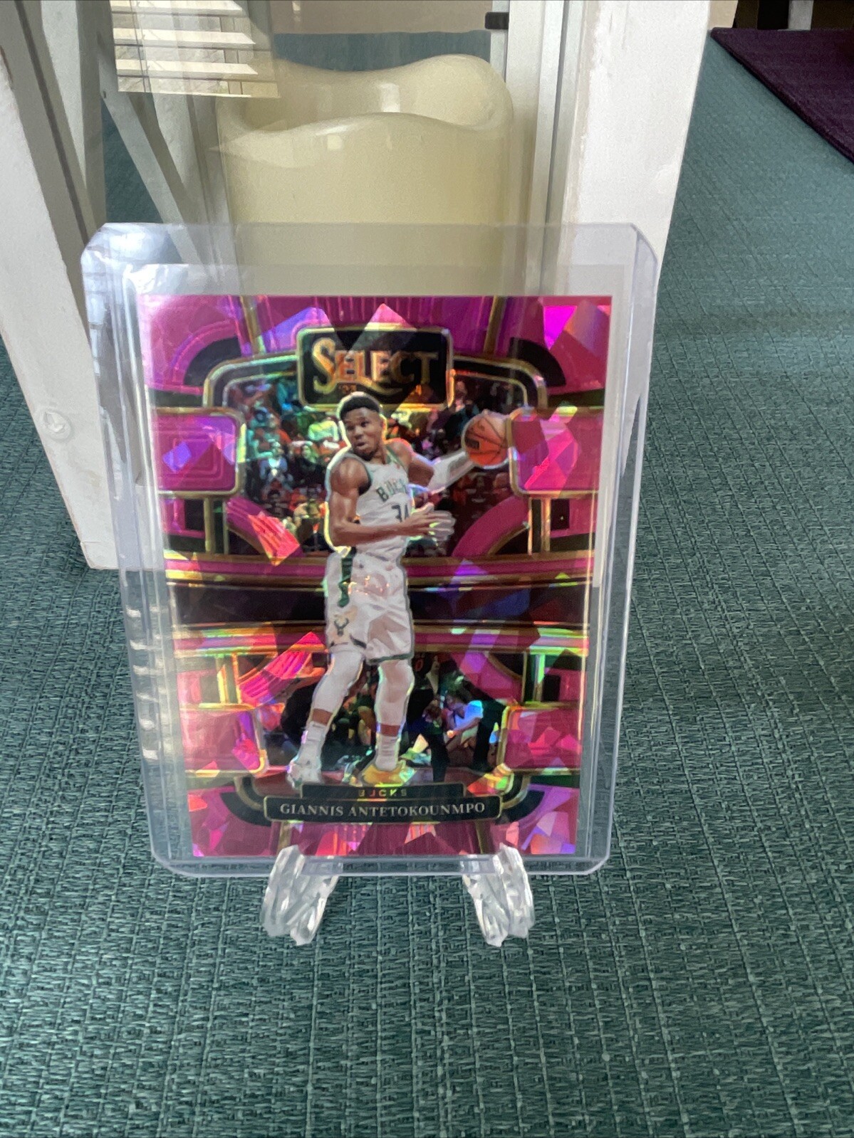 2023-24 Panini Select #60 Giannis Antetokounmpo Pink Cracked Ice Prizms #/99