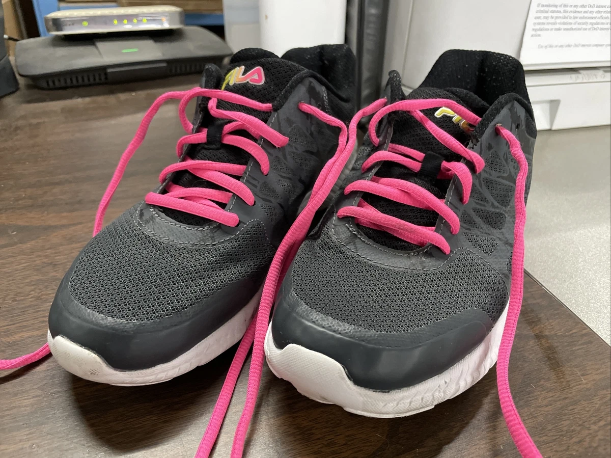 Fila black cheap and pink sneakers