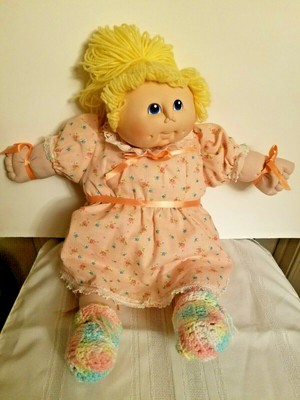 cabbage patch doll blonde hair blue eyes