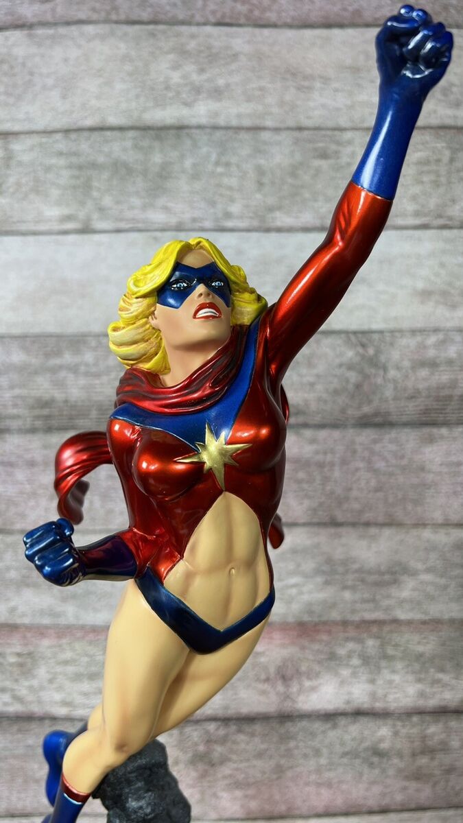 BOWEN MS. MARVEL Retro Version STRICTLY LIMITED 621 of 1000 BOWEN MS. MARVEL Retro Version STRICTLY LIMITED 621 of 1000