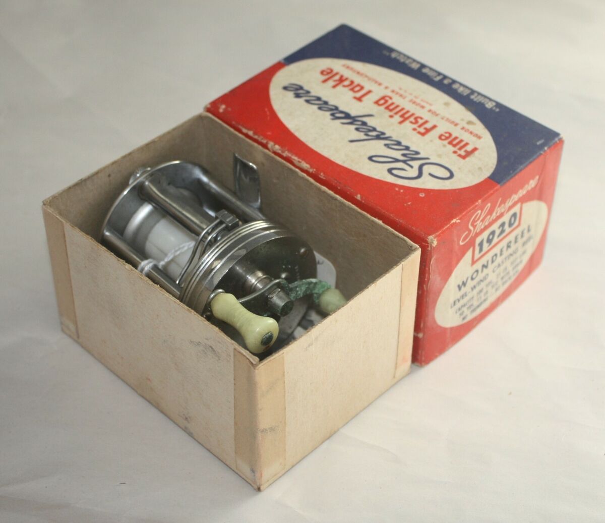 Shakespeare - Wondereel Fishing Reel, No. 1920 Model GE w Shakespeare - Wondereel Fishing Reel, No. 1920 Model GE w