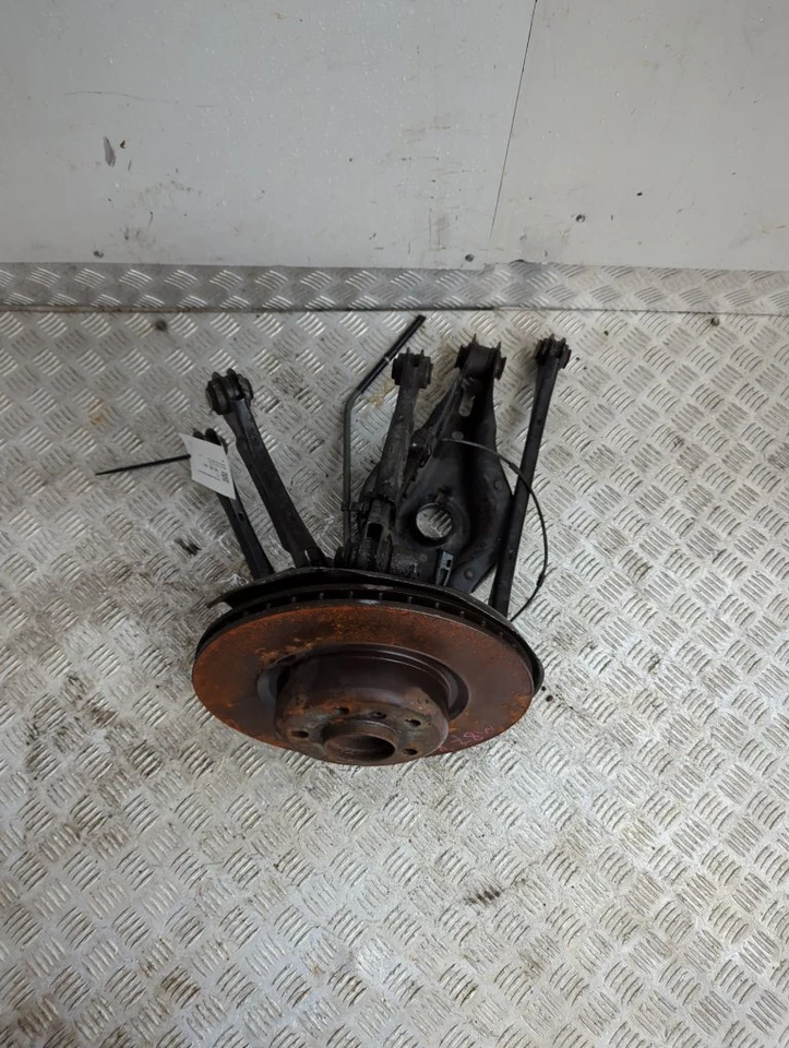 Buje Bmw F20 Serie 1 M Sport 2015-2019 1496 (lado pasajero trasero) 7214789 M87 Foto 2 de 4