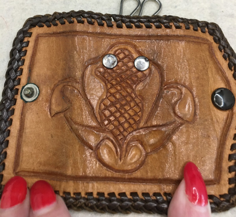 VTG 2 KEY HAND TOOLED LEATHER KEY POUCH/HOLDER/KEEPER-TRIFOLD