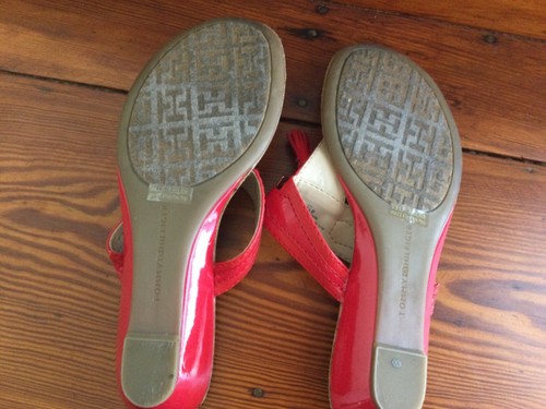 Sandali Tommy Hilfiger rossi vernice e pelle rossa con nappe, taglia 8,5 - Foto 4 di 5