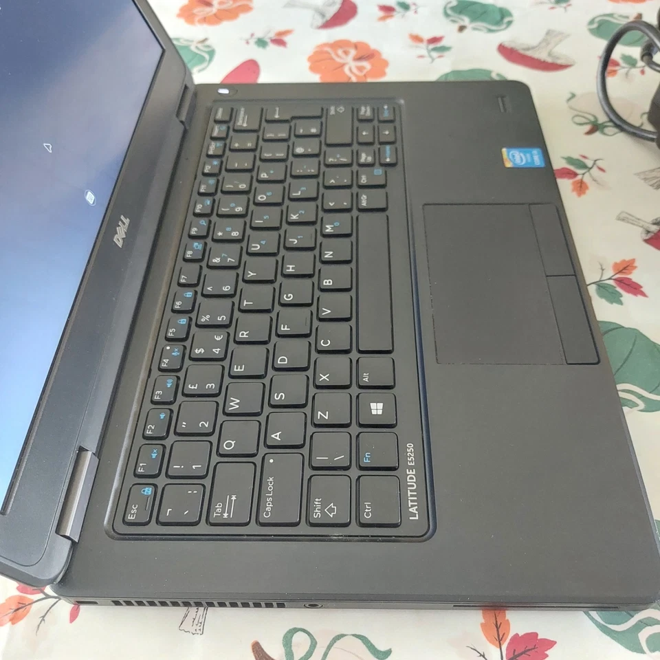 Dell Latitude E5250 · i3-5010U · 8GB · 120GB, photo 3 of 5