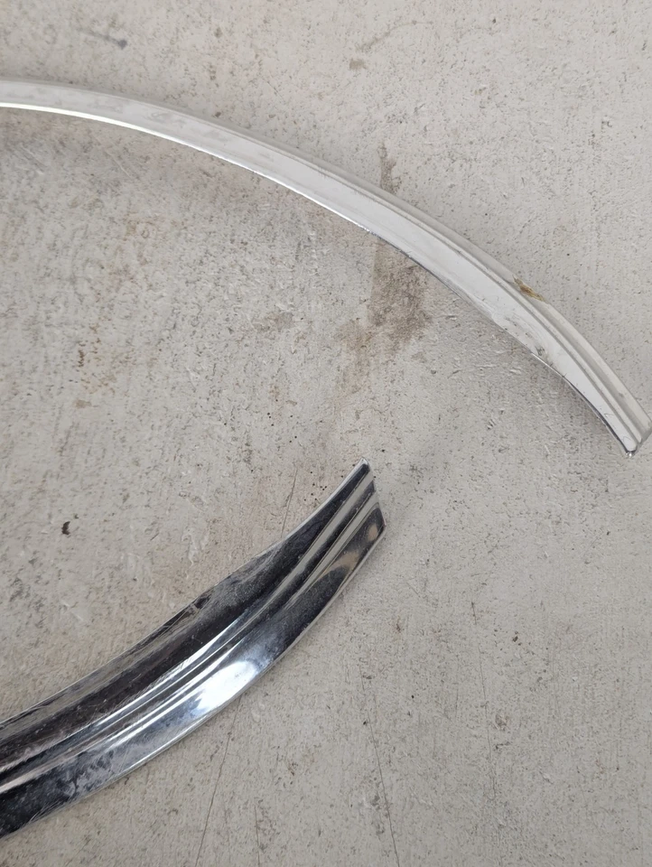 Mercedes Front Windshield Lower Chrome Trim Pair L&R OEM W108 250SE 280S 1967 Foto 3 de 4