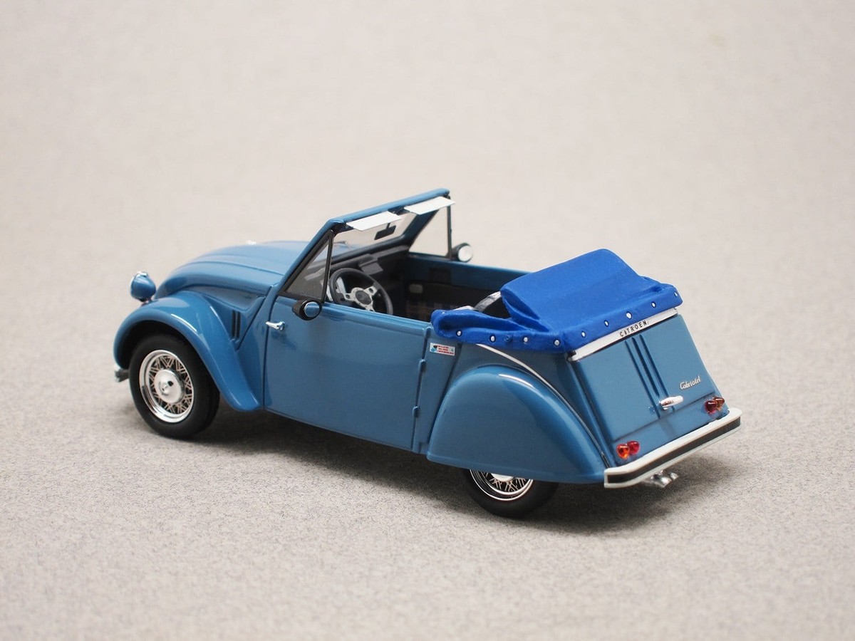 Citroën 2CV Bleu, "Capot Ouvert" - 1/43ème en blister