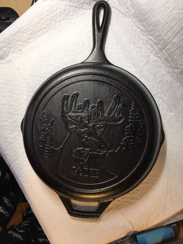 LODGE Wildlife Series 10" Cast Iron Deer Skillet Fry Pan
