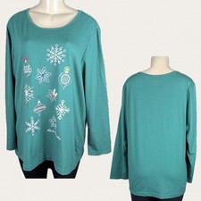 Laura Scott +2X Green Crew Neck Deck the Halls Ornament Graphic Long Sleeve Tee