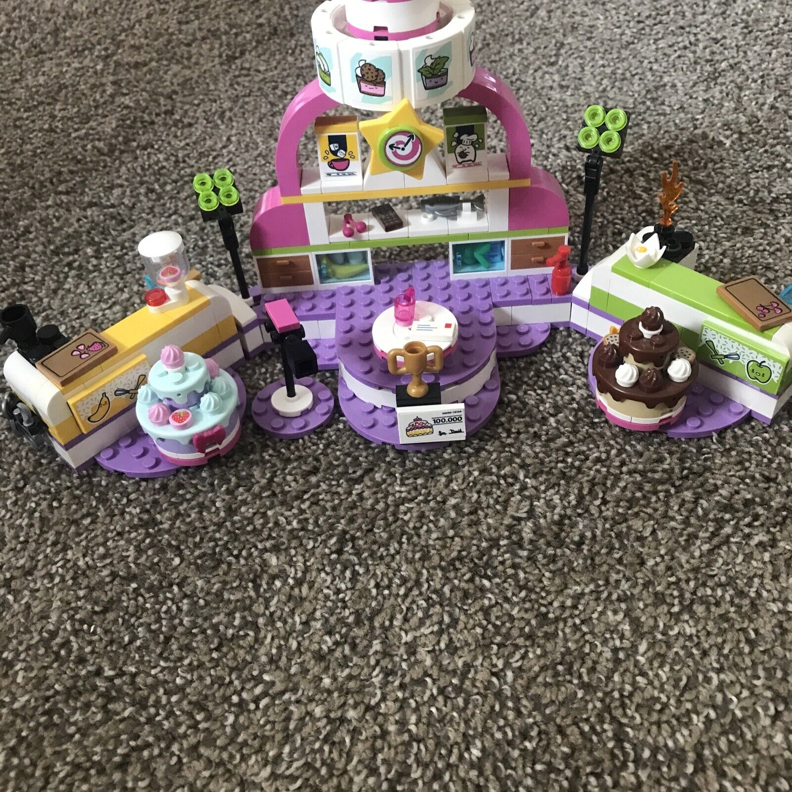 Foto 1 di 8