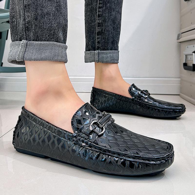 Wholesale Natural Leather Loafers Men Metal Chain Slip On Flats Casual Round Toe Wholesale Designer Mens Patent Leather Loafers 2026... At  main image 3