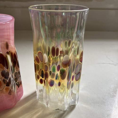 Juego de 2 vasos de vidrio artísticos artesanales firmados diseño salpicaduras rosa ámbar COMO NUEVO - Imagen 3 de 7