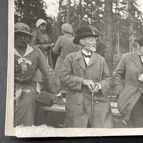 1930s Men & Women Drinking Tea Outdoors Socializing Bench Original Photo P10z27 - Picture 3 of 17