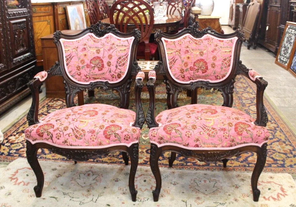 Par de sillones Luis XV tallados en nogal | Juego antiguo francés tapizado rosa Foto 4 de 4