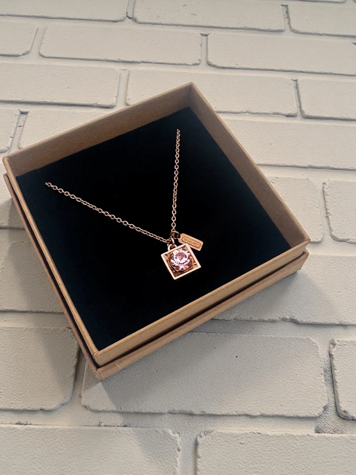 蔻驰复古玫瑰金粉红色施华洛世奇水晶 Op 艺术小饰品项链 Y2K — 第 2/4 张图片
