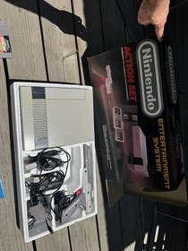 More pics 1985 Nintendo NES-001 Action Set Console In Box - Missing Power Supply