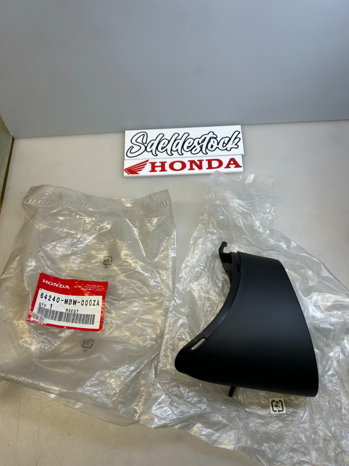 Conduit air gauche Honda CBR 600 F carénage moto noir 64240-MBW-000ZA pour les modèles 1999 2000