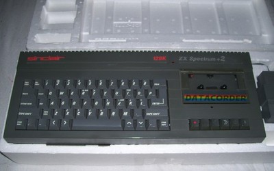 Sinclair ZX Spectrum +2 Computer OVP komplett & 73 x Original Kassettenspiele