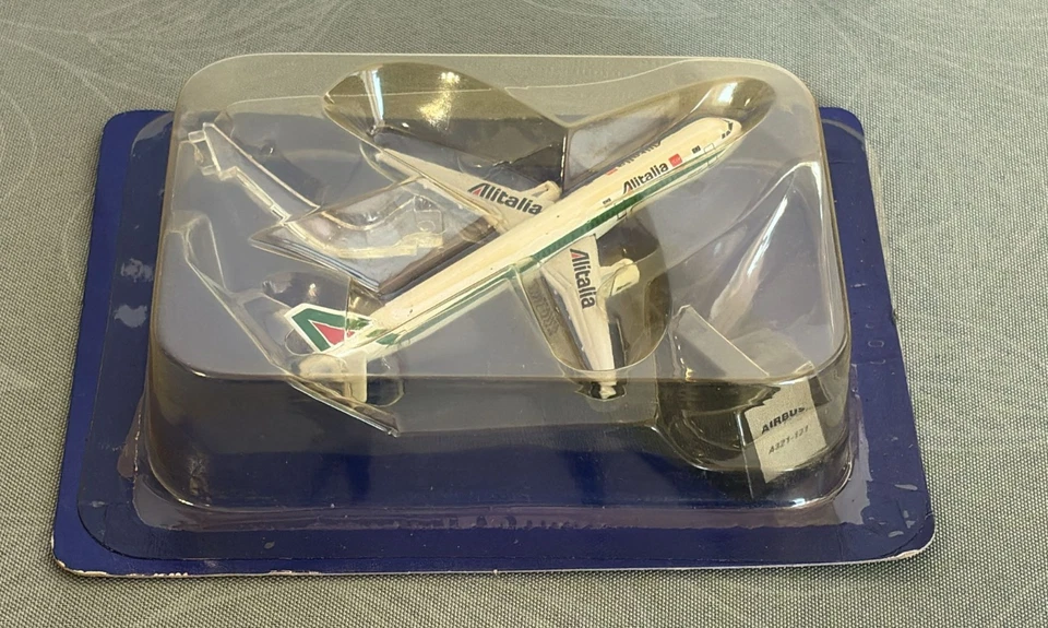 AIRBUS A321-131 ALITALIA AEREO MODELLINO NEW IN BOX - Immagine 2 di 3