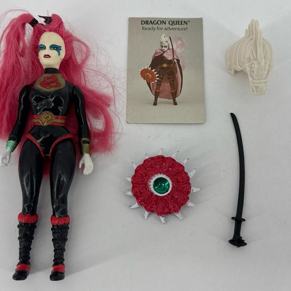 Figura Reina Dragón Chica Dorada Galoob 1984 con Escudo y Espada Foto 2 de 4