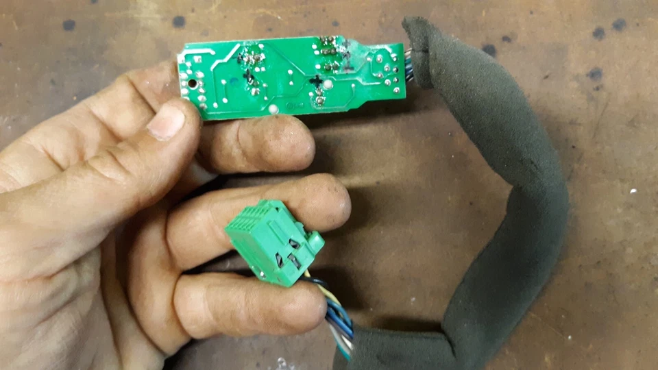 Kit de actualización de iluminación LED azul hielo para tus interruptores de puerta 03-06 GM camionetas y SUV Foto 4 de 4