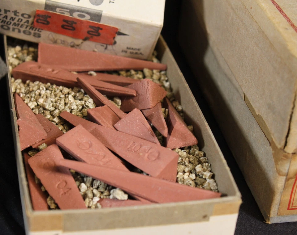 Lote de 4 Cajas De Colección Orton Conos Pirométricos Estándar Conjunto Cerámica Disparo 4 7 2 3 Grandes Foto 2 de 4