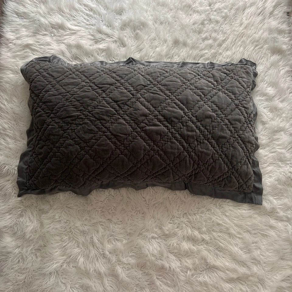 Edredón Pottery Barn Terciopelo Diamante King Sham Gris Puntada Diamante Mezcla de Algodón (2) Foto 2 de 4