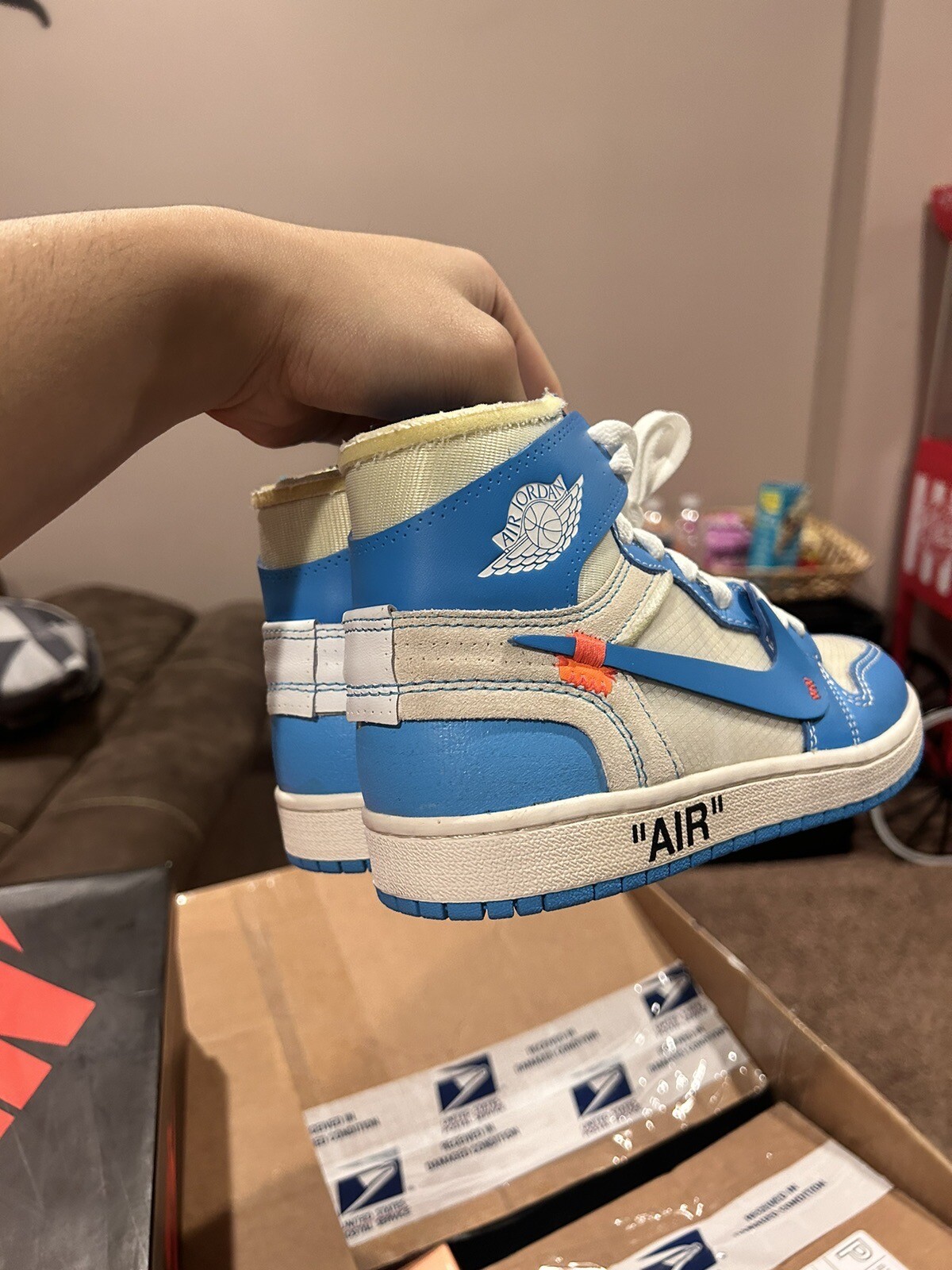 OFF WHITE X NIKE Taglia 5 Nike Air Jordan 1 Off White x Jordan 1 Retro High OG UNC 2018
