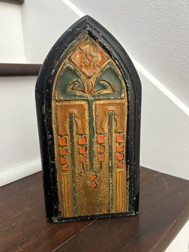 ANTIQUE VINTAGE c.1912 ARTS & CRAFTS ERA STAINED GLASS WINDOW CAST IRON DOORSTOP