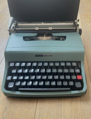 Vintage Olivetti Lettera 32 türkis Handschreibmaschine mit Original Koffer QWERTZ