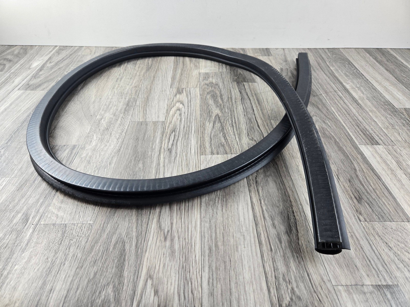 Bentley Continental GTC 2009-2011 Front Lower Door Seal Weatherstrip Rubber