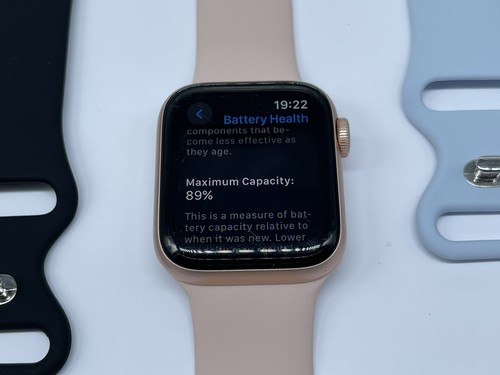 Apple Watch Series 4 40mm Gold (Gps) With 4 Bands - Picture 14 of 15