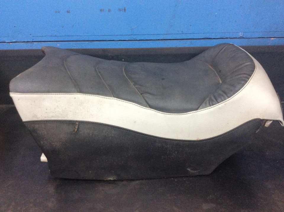 Polaris Trail Touring 550F 2006 Seat *Some Small Tears* 23021304 - Image 3 of 4