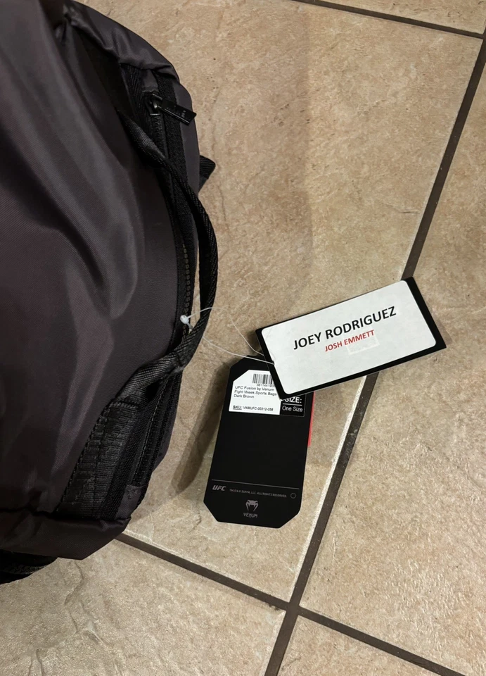 Mochila Oficial UFC Venom Fight Kit Foto 4 de 4