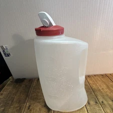 Rubbermaid 1 Gallon Mixer Mate Drink Pitcher With Red Flip Top Lid and Handle