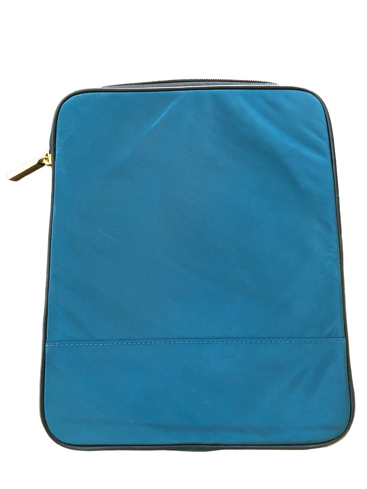 Tory Burch 10" x 8" Turquesa con Tableta de Cuero Negro, Lector, Funda iPad, Bolso Foto 2 de 4