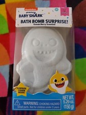 Pinkfong Baby Shark Bath Bomb Fizz Surprise Toy Charm Inside Berry Scent NIP