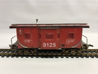 Model Power HO Guage # 9125 Caboose Red Safety  Wide Vision Weathered