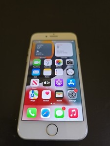 Apple iPhone 7 32GB A1778 entsperrt - Silber.    (DK986)