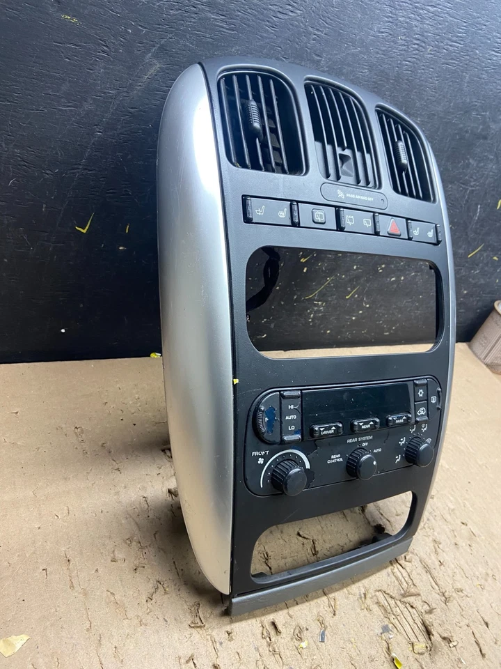 2005-2007 Chrysler Town Country Climate Control Panel Center Dash Trim t8968 DG - Image 3 of 4