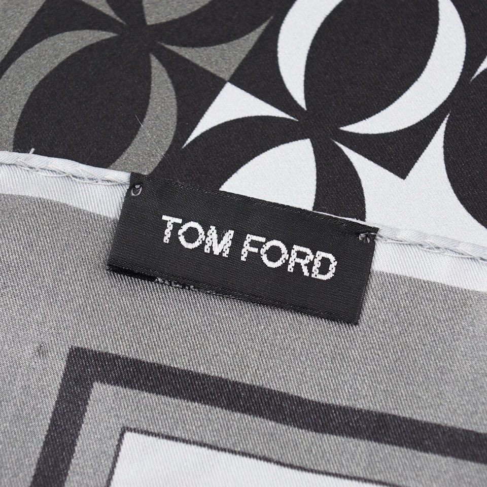 New $190 TOM FORD Gray-Green and Ice Blue Contrast Print Silk Pocket Square - Image 3 of 4