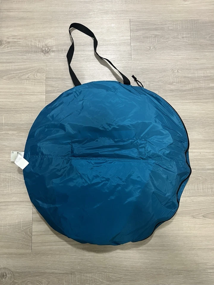 Refugio Solar Pop-Up Quechua 2 Segundos | 4′9′′×3′7′′×3′5′′ | Nuevo con Etiquetas Foto 2 de 4