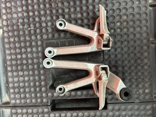 ✅ Pedane Passeggero Suzuki SV 650 K3 2003 2006 Poggiapiede posteriore Dx Sx