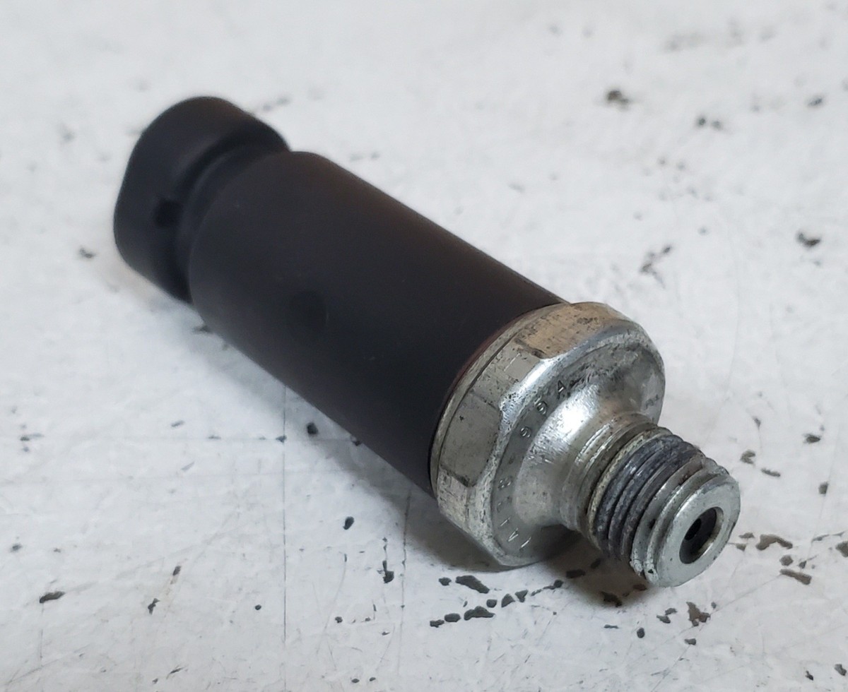 200o Harley-Davidson Electra Glide FLHTCI Oil Pressure Sensor